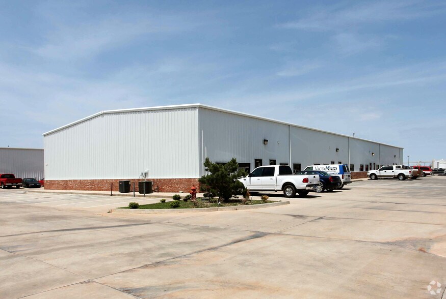 13772-13782 N Lincoln Blvd, Edmond, OK for lease - Building Photo - Image 3 of 3