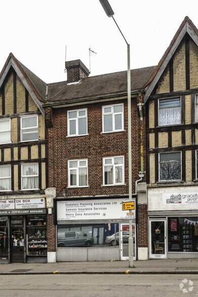 Chalk Hl, Watford à vendre - Photo du bâtiment - Image 3 de 3