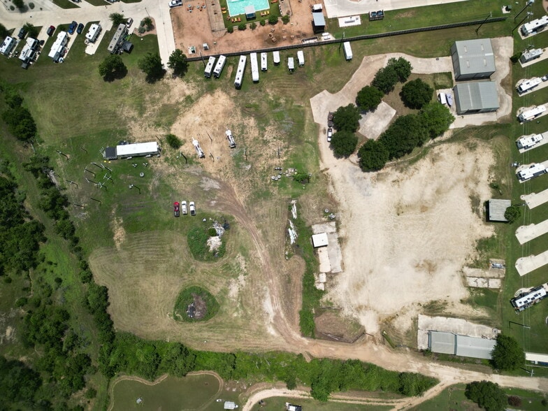 126 Grist Mill Rd, Kyle, TX for lease - Building Photo - Image 2 of 9