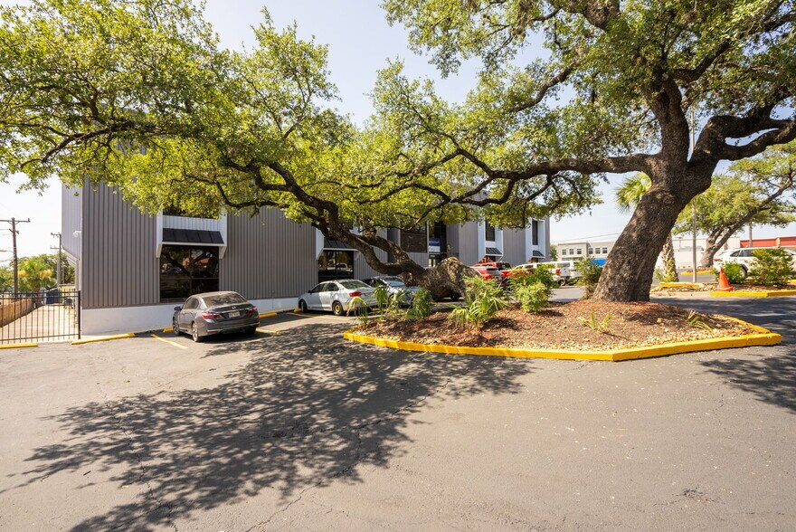9502 Computer Dr, San Antonio, TX à louer - Photo du bâtiment - Image 2 de 52