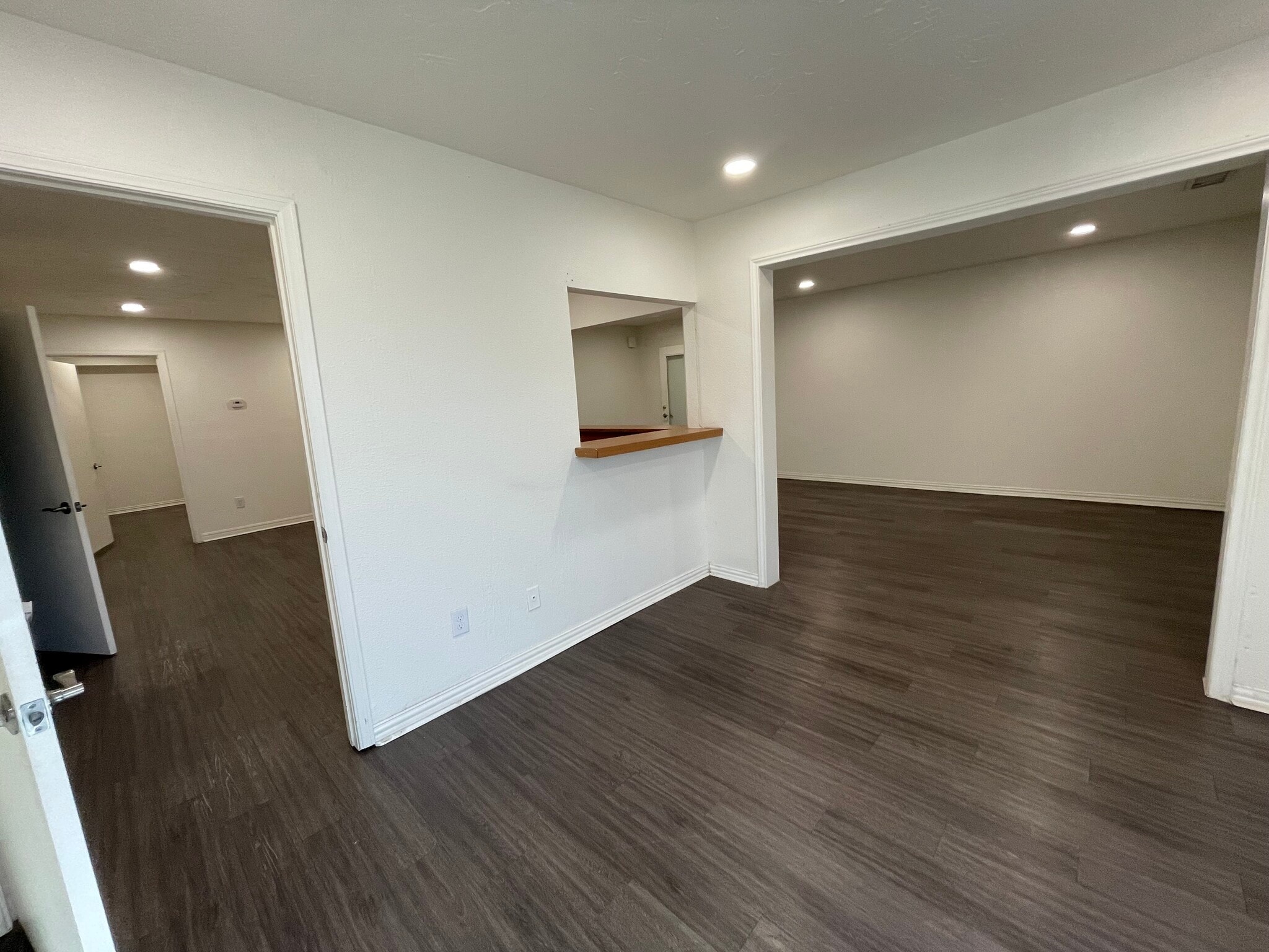 1325 S Houston Ave, Humble, TX for lease Interior Photo- Image 1 of 6