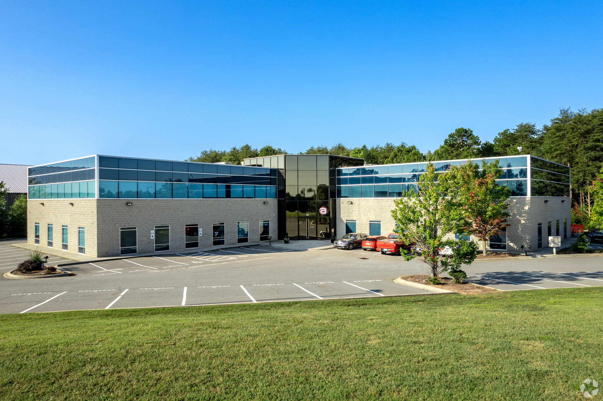 215 Overhill Dr, Mooresville, NC for sale Building Photo- Image 1 of 1