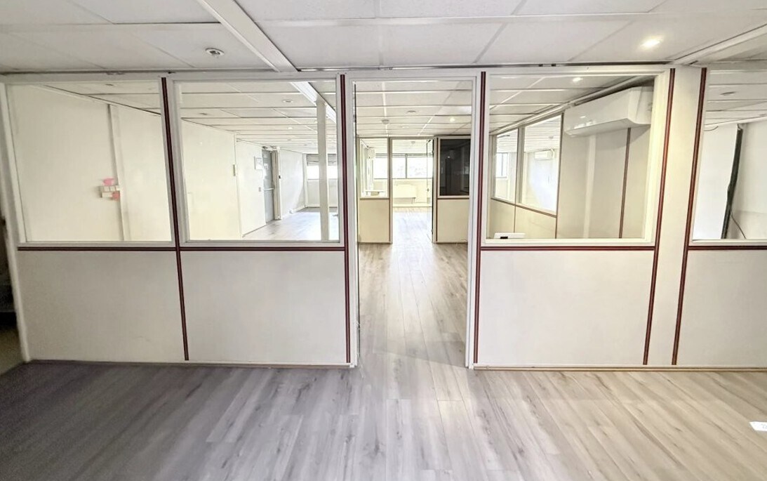 Flex in Pantin for sale Interior Photo- Image 1 of 2