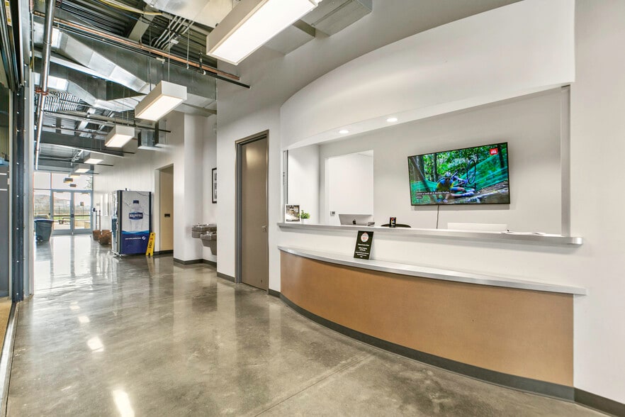 19711 Stuebner Airline Rd, Spring, TX for sale - Building Photo - Image 3 of 18