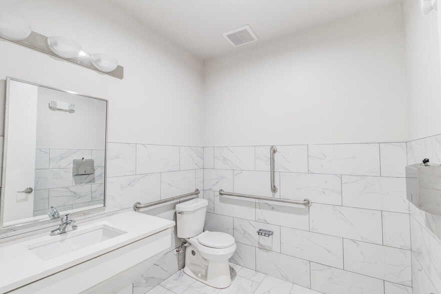 1698 Keller Pky, Keller, TX for lease - Interior Photo - Image 3 of 8