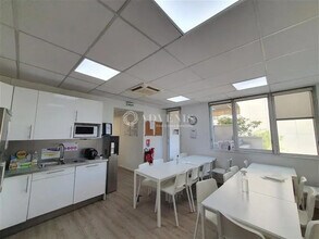 Office in Boulogne-Billancourt for lease Interior Photo- Image 1 of 4