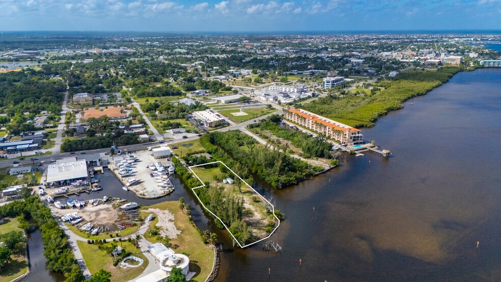 6141 Elliott St, Punta Gorda, FL à vendre - Aérien - Image 2 de 8