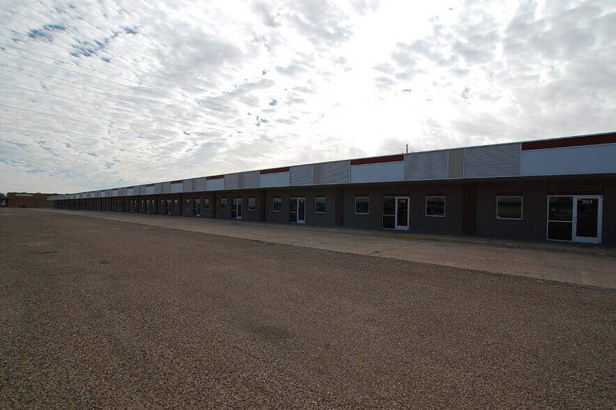 302-340 E 40th St, Lubbock, TX à louer - Photo du bâtiment - Image 2 de 6