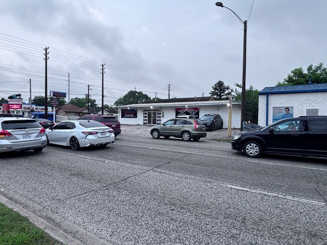 Plus de détails pour 602 Ssgt Macario Garcia Dr, Houston, TX - Commerce de détail à vendre