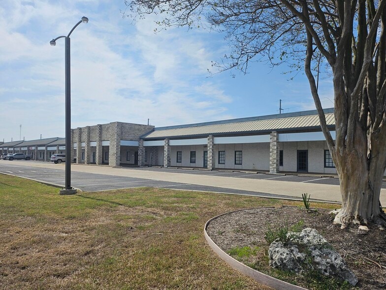 2209 N Padre Island Dr, Corpus Christi, TX for lease - Building Photo - Image 1 of 9