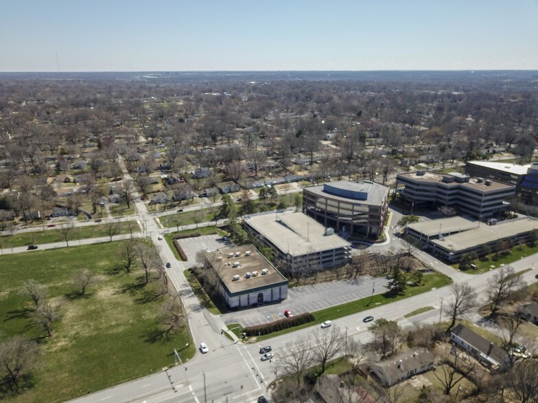 8301 State Line Rd, Kansas City, MO à louer - Aérien - Image 1 de 3