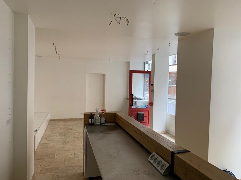 Retail in Paris for lease - Interior Photo - Image 3 of 6
