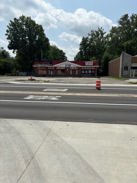 3637 E 38th St, Indianapolis, IN à vendre - Photo du bâtiment - Image 3 de 4