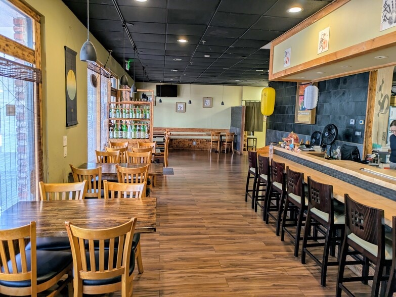 15928 Ventura Blvd, Encino, CA for lease - Building Photo - Image 2 of 30