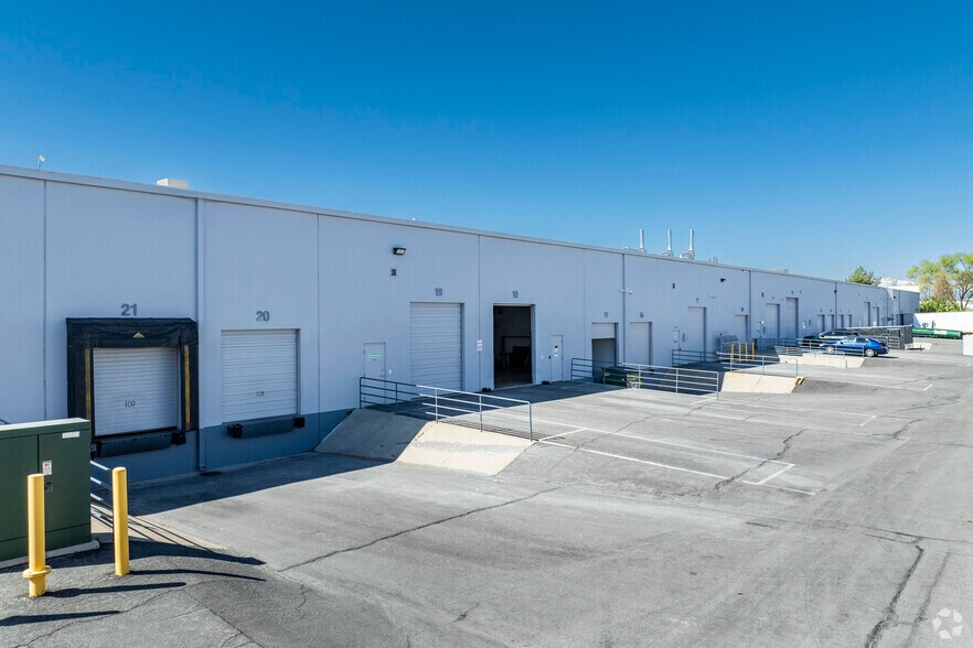 50 E Greg St, Sparks, NV à louer - Photo du bâtiment - Image 2 de 12