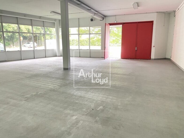 Flex in Tigery for lease - Interior Photo - Image 3 of 5