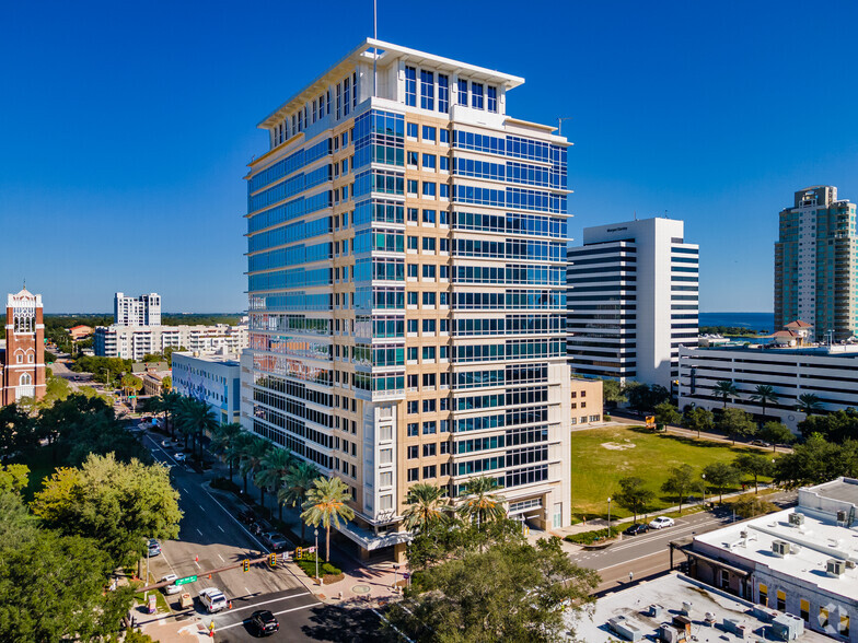 111 3rd St N, Saint Petersburg, FL à vendre - Photo du bâtiment - Image 1 de 1