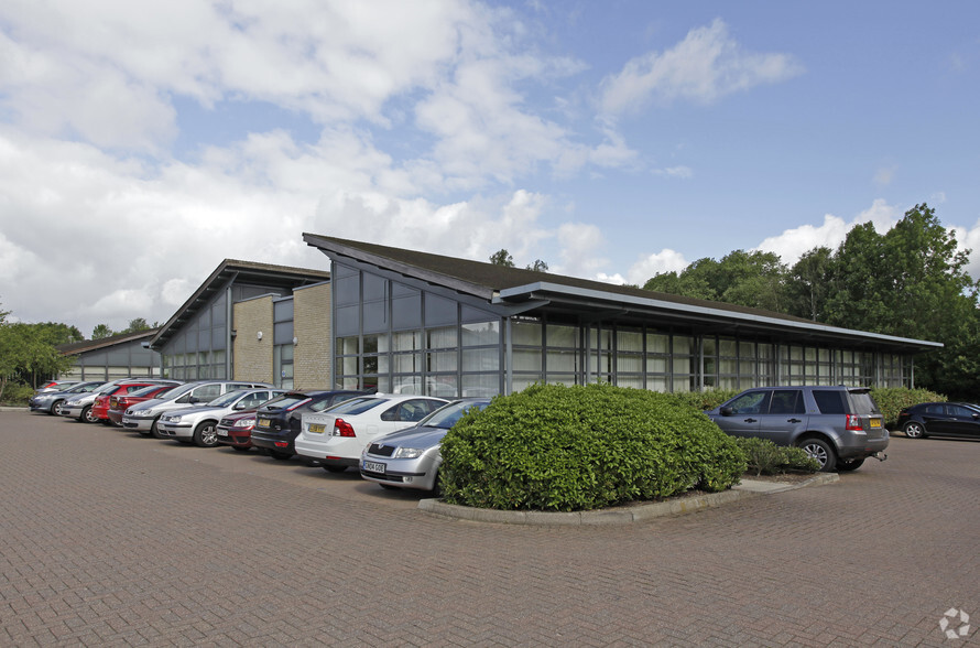 39 Kings Hill Av, West Malling for lease - Primary Photo - Image 1 of 3