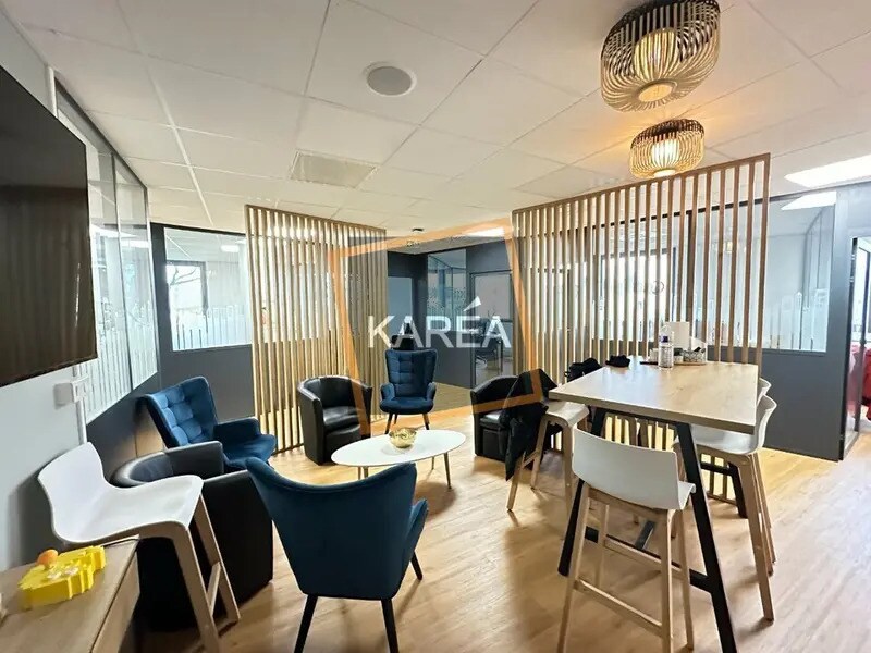 Office in Serris for lease Interior Photo- Image 1 of 11