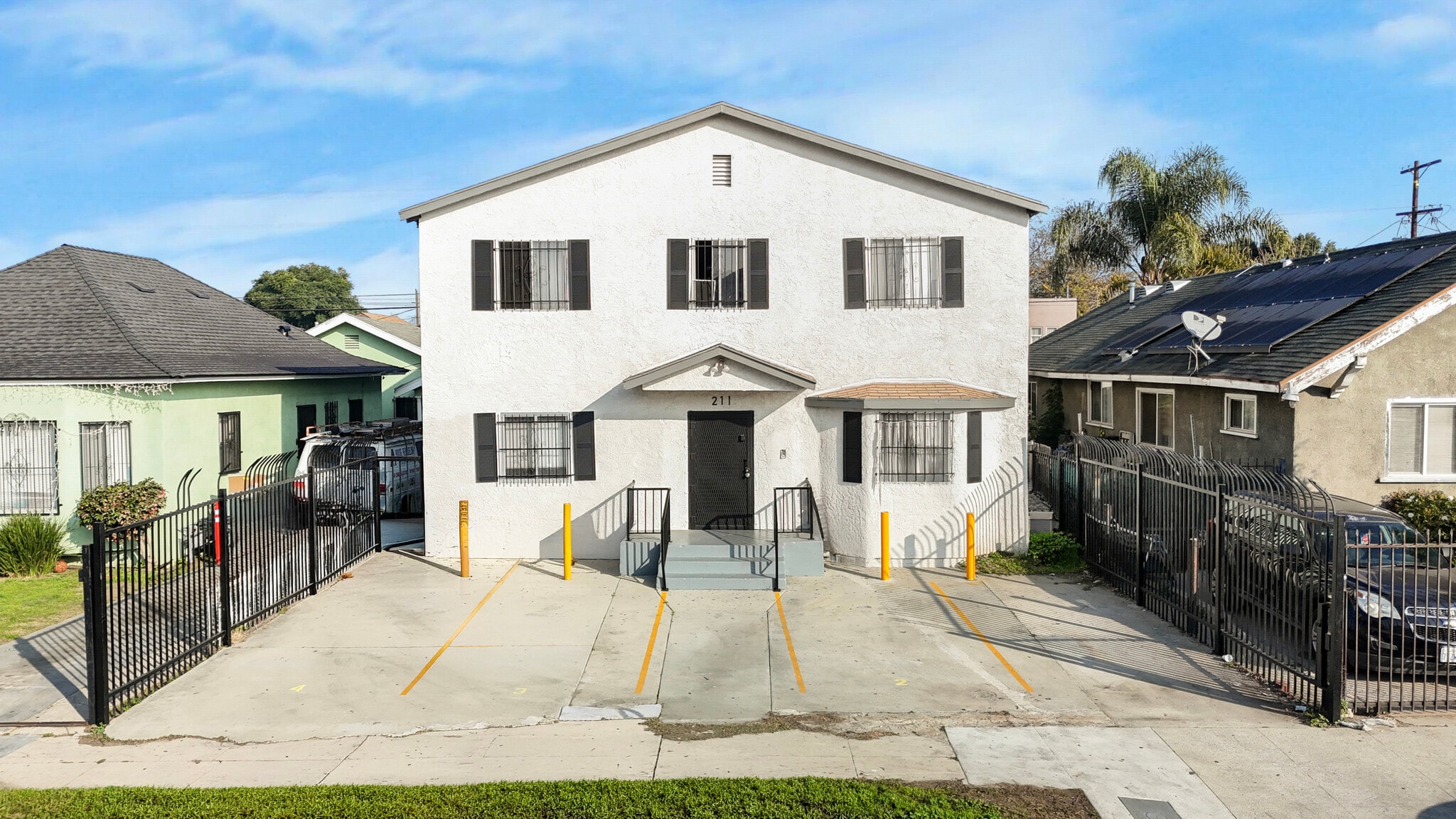 211 E 55th St, Los Angeles, CA for sale Primary Photo- Image 1 of 18
