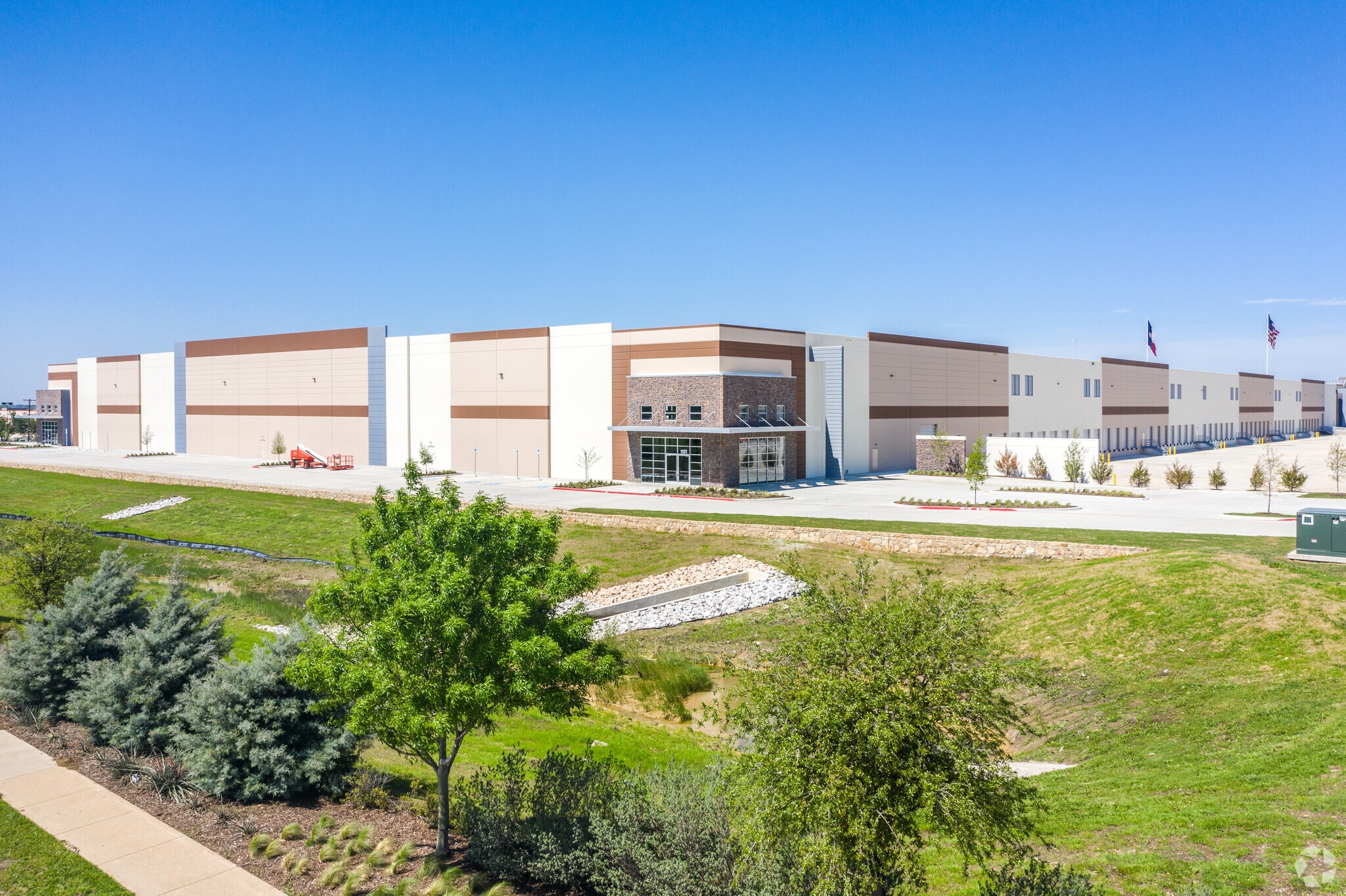1131 W Bardin Rd, Arlington, TX for lease Primary Photo- Image 1 of 11
