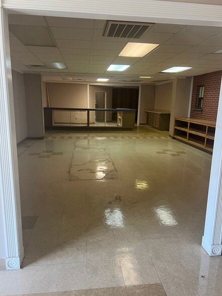 201 Triana Blvd, Huntsville, AL for lease - Interior Photo - Image 2 of 15