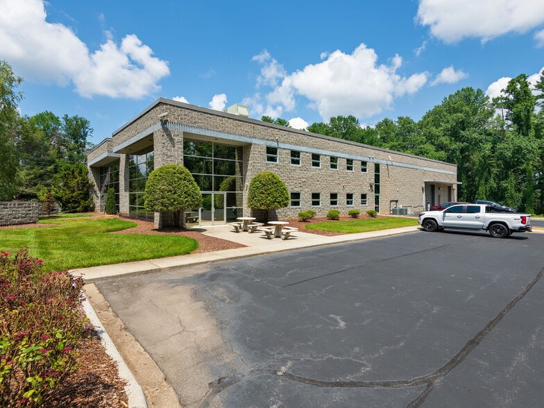 50 Fisk Dr, Arden, NC for sale - Primary Photo - Image 1 of 19