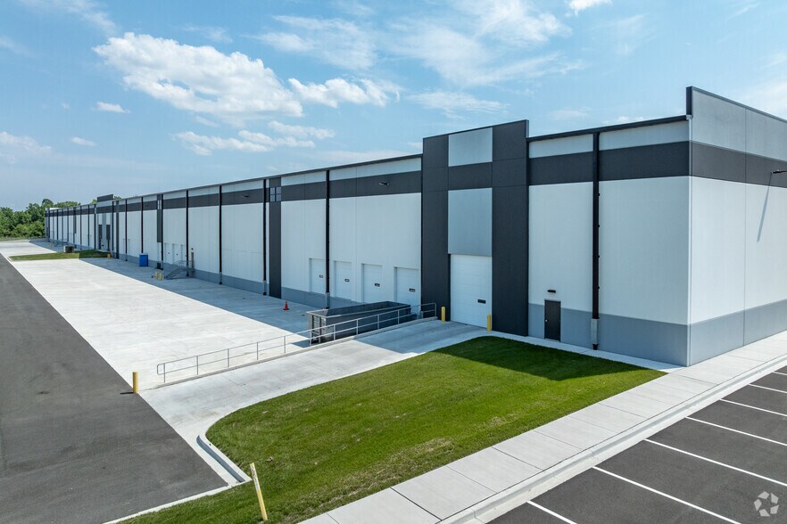 1651 Sparrows Point Blvd, Sparrows Point, MD à louer - Photo du bâtiment - Image 2 de 4