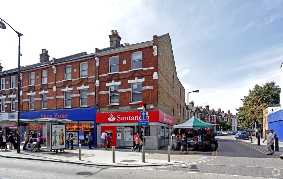 67-67A High Rd, London for lease - Building Photo - Image 2 of 4