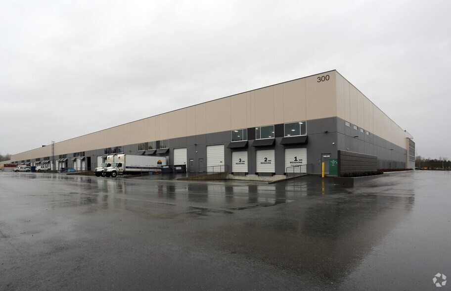 19300 Airport Way, Pitt Meadows, BC à louer - Photo du bâtiment - Image 2 de 46