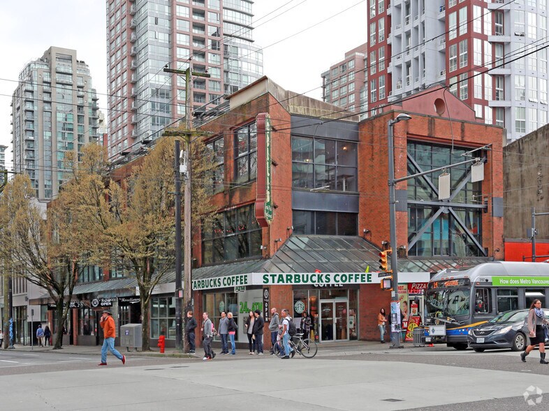 670 Smithe St, Vancouver, BC à vendre - Photo principale - Image 1 de 1