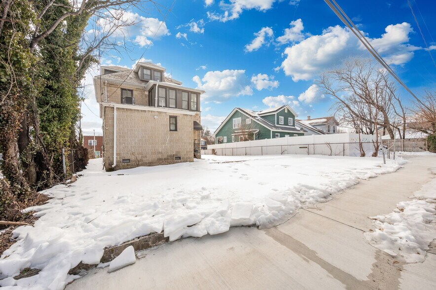 4920 Belair Rd, Baltimore, MD à vendre - Photo du bâtiment - Image 3 de 63