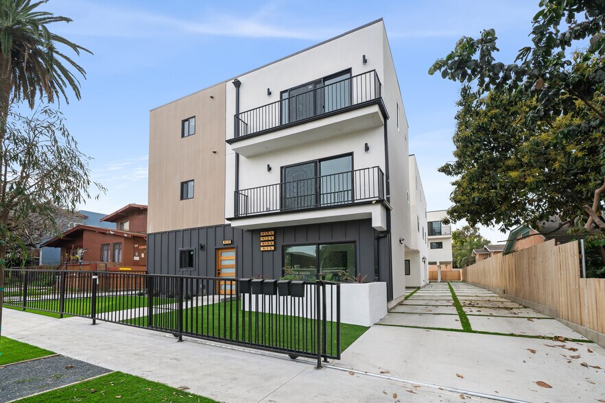 913 N Hobart Blvd, Los Angeles, CA à vendre - Photo du bâtiment - Image 1 de 41