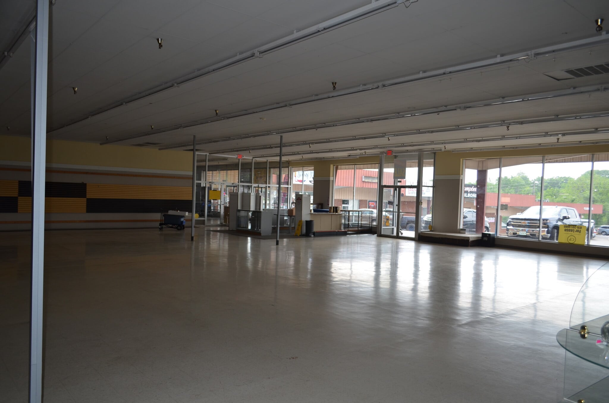 316-326 Eureka Ave, Berryville, AR for lease Interior Photo- Image 1 of 11