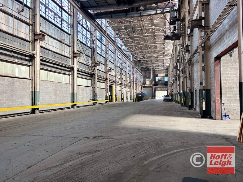 8500 Clinton Rd, Brooklyn, OH à louer - Photo du bâtiment - Image 3 de 6