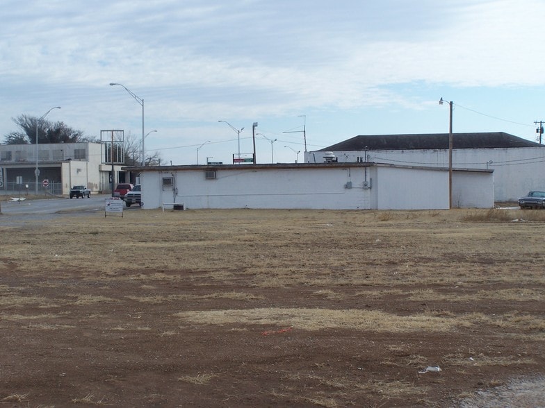 502 Lee Blvd, Lawton, OK à vendre - Photo du bâtiment - Image 3 de 6