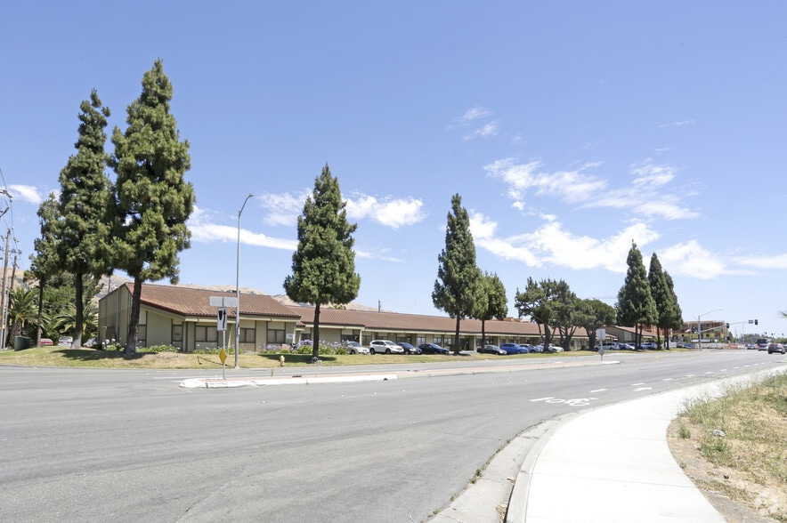 44800-44998 Osgood Rd, Fremont, CA for lease - Primary Photo - Image 1 of 6