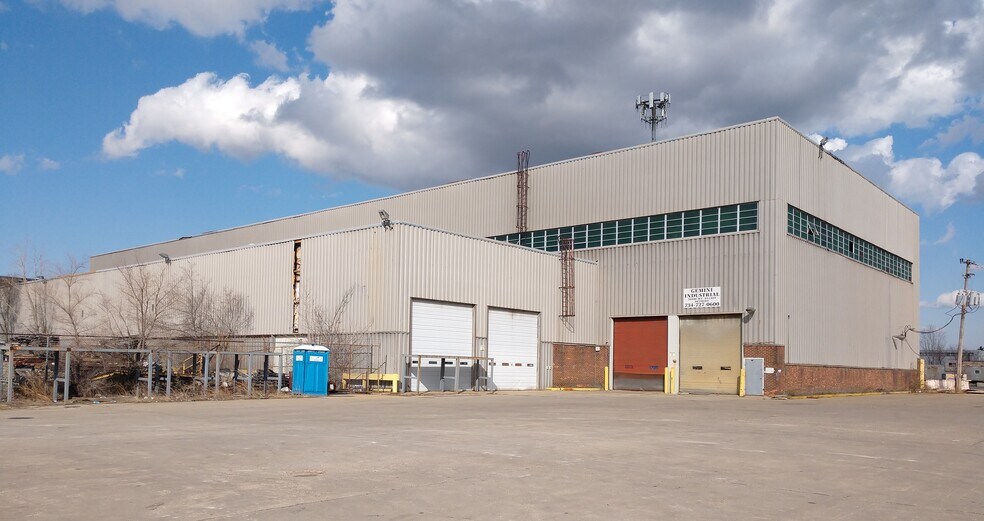 20200 Mount Elliott Rd, Detroit, MI à vendre - Photo du bâtiment - Image 2 de 7