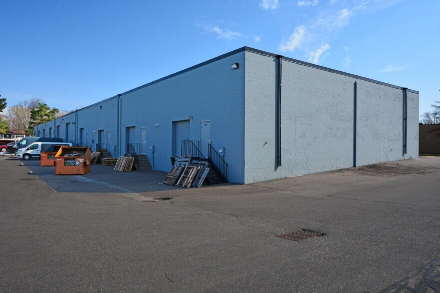 10731-10803 N 93rd Ave, Maple Grove, MN à louer - Photo du bâtiment - Image 2 de 4