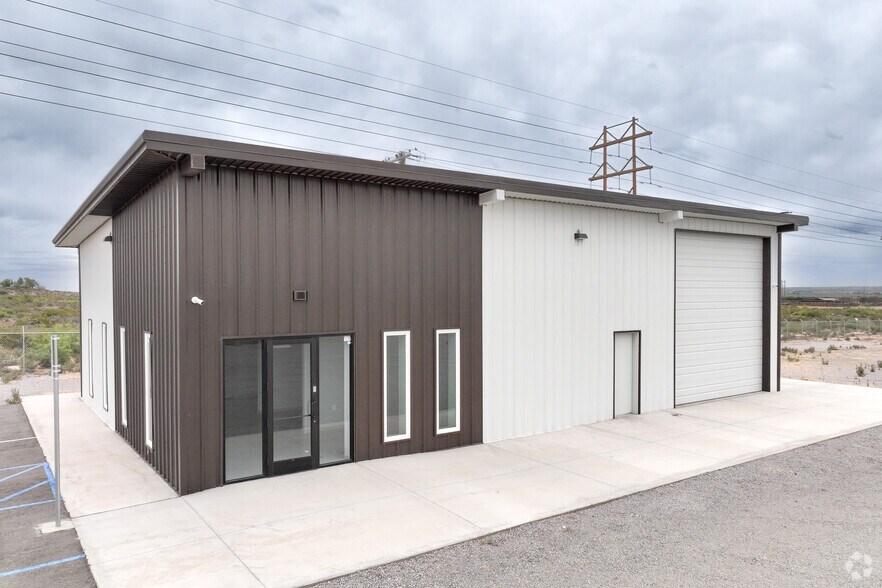 22950 Stern Dr, Anthony, NM à louer - Photo principale - Image 1 de 8