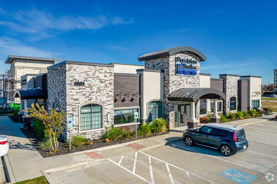 1911 FM 423, Little Elm, TX à louer - Photo du bâtiment - Image 3 de 13