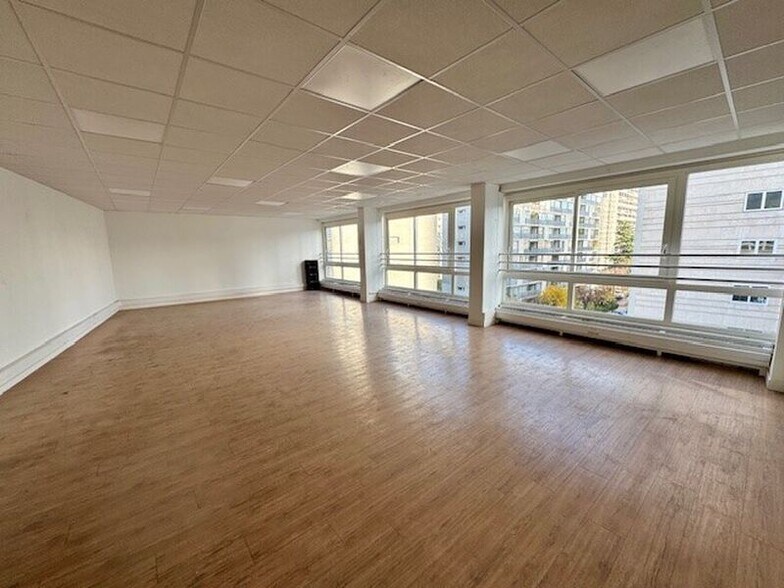 6 Rue Du Docteur Finlay, Paris for lease - Interior Photo - Image 3 of 7