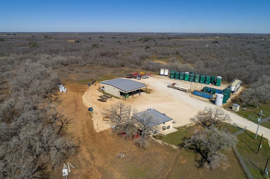 100 Business Park Ave, Stockdale, TX à vendre - Photo du bâtiment - Image 1 de 1