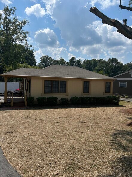 588 Seminole Dr NE, Marietta, GA à louer - Photo du bâtiment - Image 2 de 7