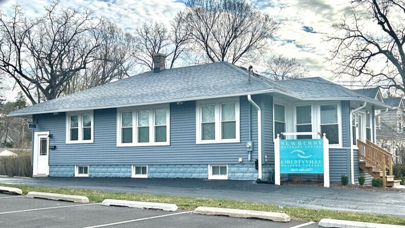 128 Newberry Ave, Libertyville, IL à louer - Photo du bâtiment - Image 1 de 3