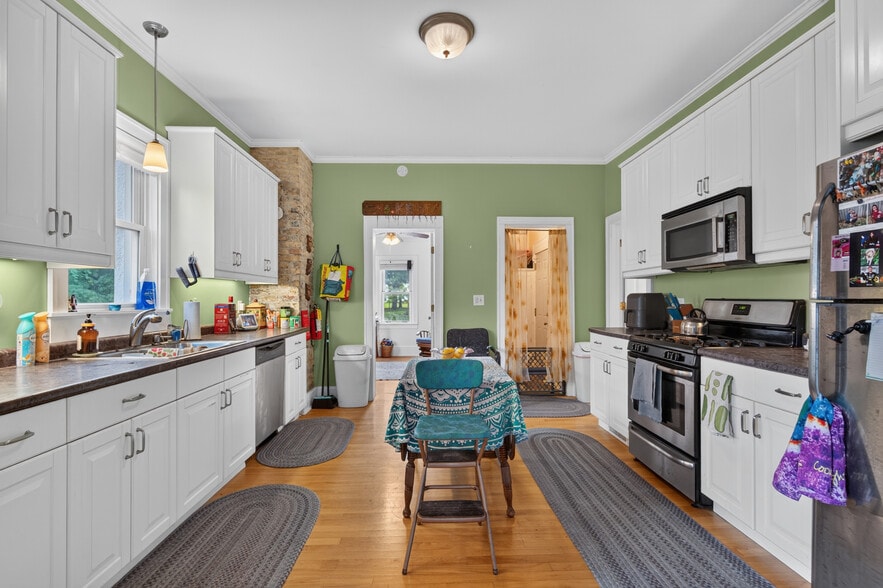 446 Madison St NE, Minneapolis, MN for sale - Interior Photo - Image 2 of 53