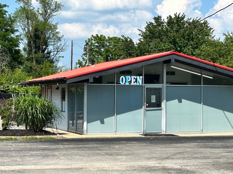 178 Lakeway Dr, Russell Springs, KY for sale - Building Photo - Image 2 of 16