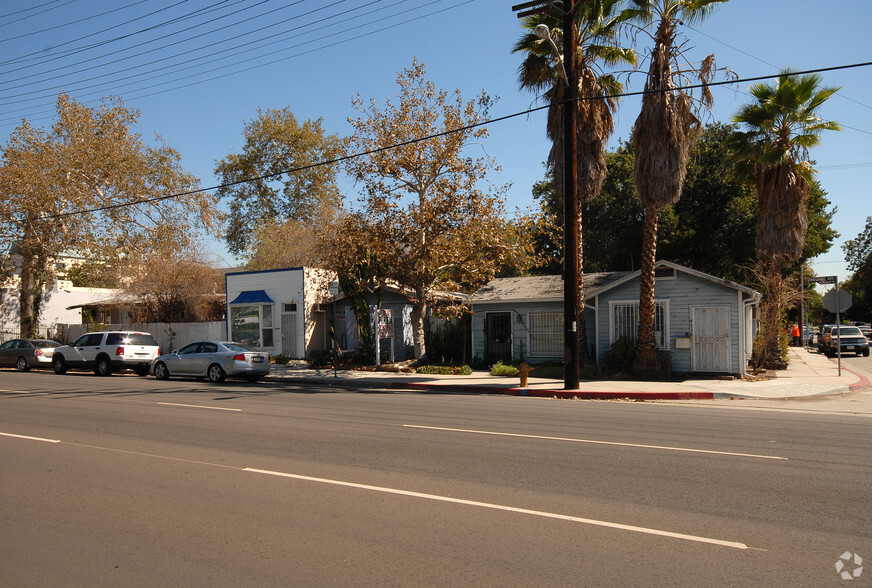 4926 Vineland Ave, North Hollywood, CA à louer - Photo principale - Image 1 de 6