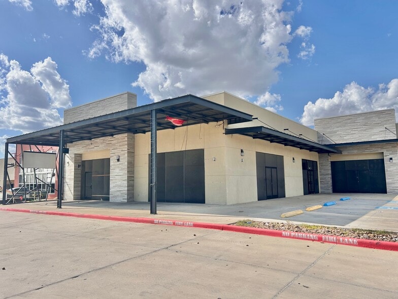 2324 Jacaman Rd, Laredo, TX for lease - Building Photo - Image 2 of 5