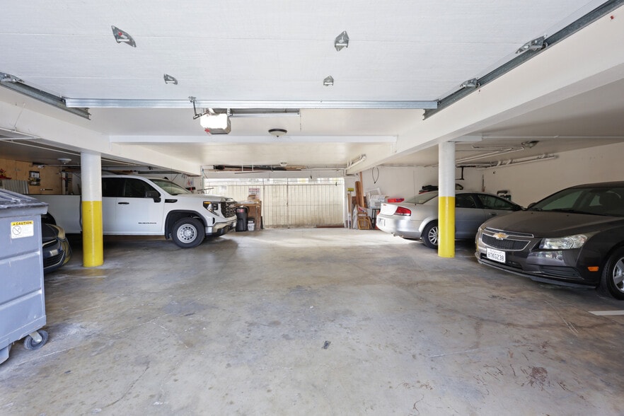 956 Locust Ave, Long Beach, CA à vendre - Photo du bâtiment - Image 2 de 4